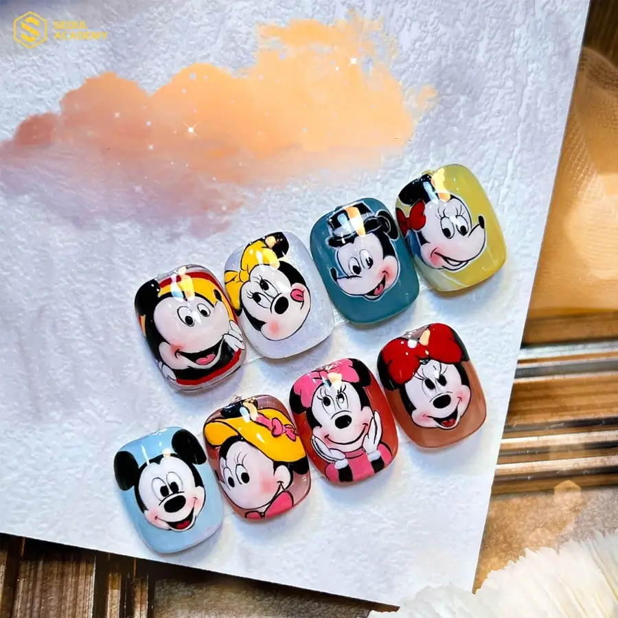 Chuột Mickey luôn khiến các bé yêu thích