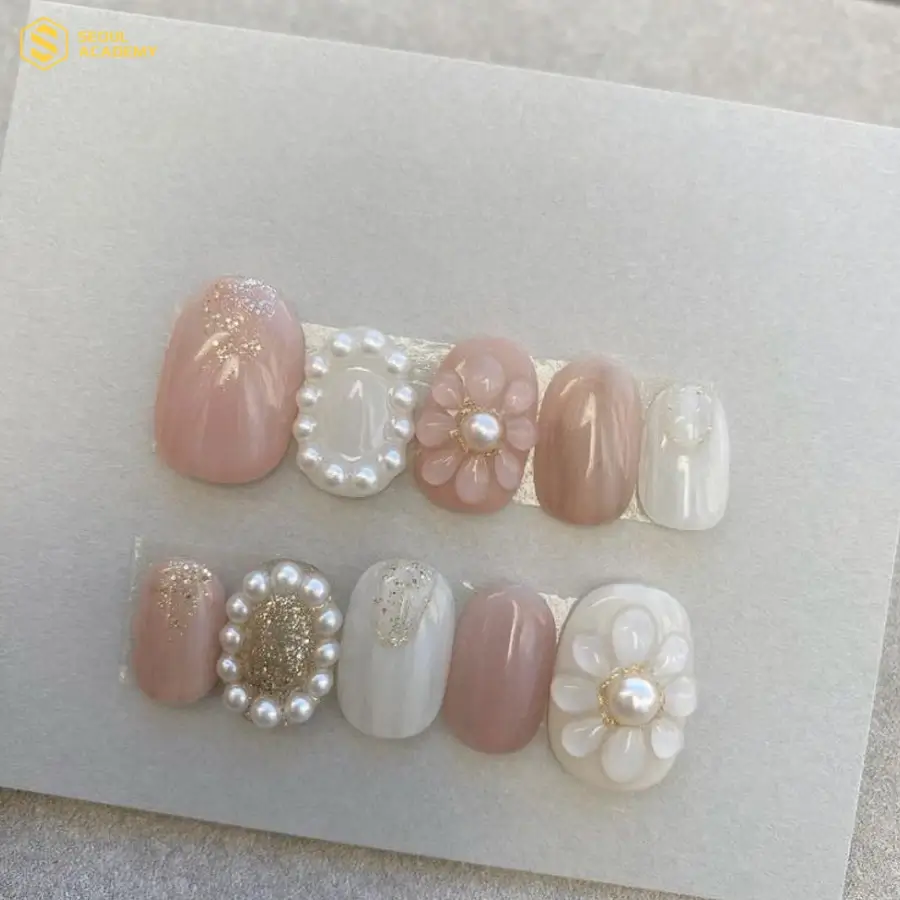 Nail hoa lớn rất phù hợp với các bé điệu đà