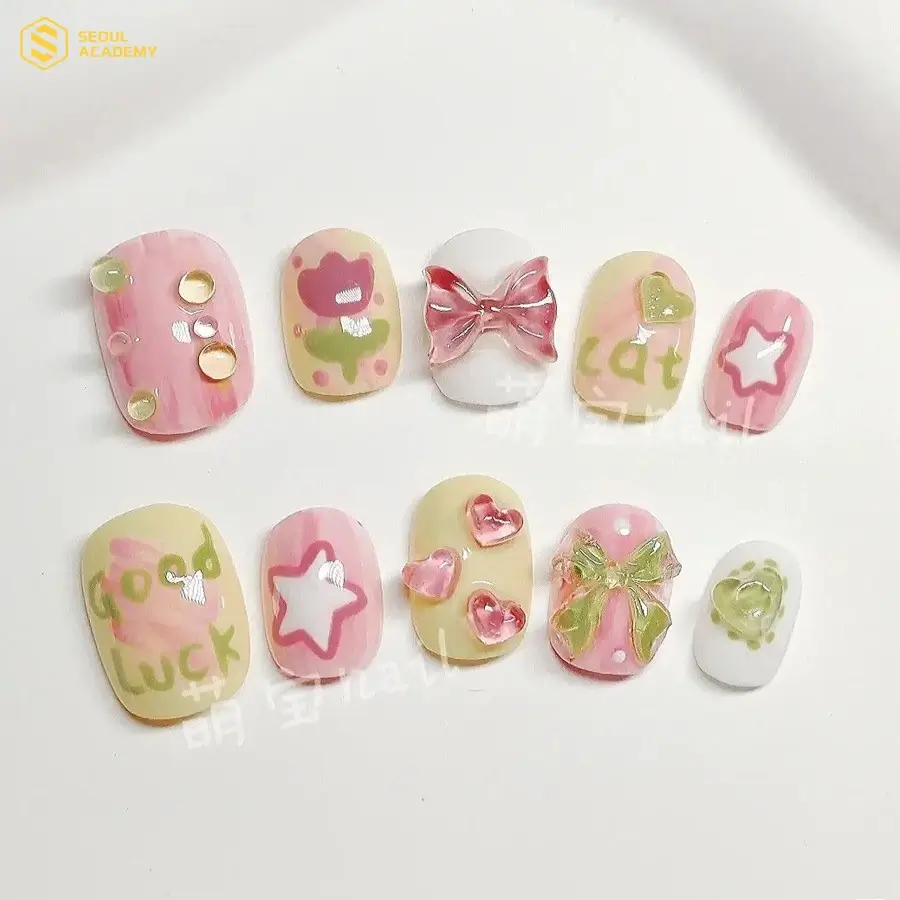 Mẫu nail họa tiết lộn xộn