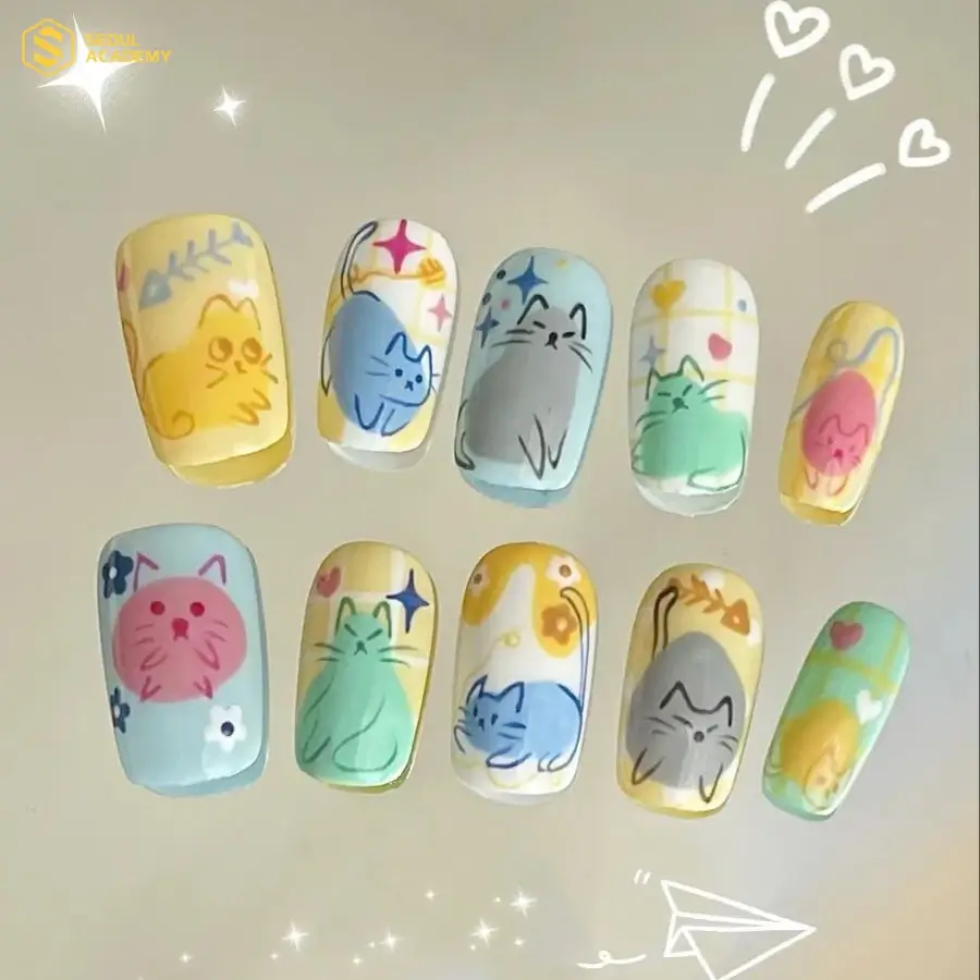 Mẫu nail với họa tiết mèo cách điệu
