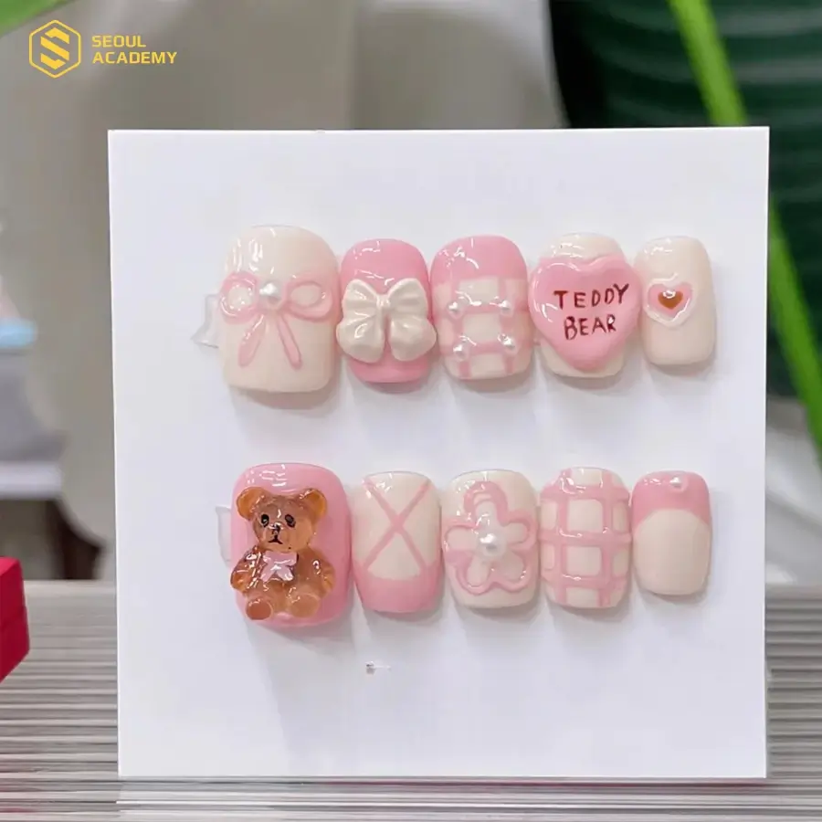Nail hồng cho bé gái 10 tuổi luôn khiến các bé thích thú
