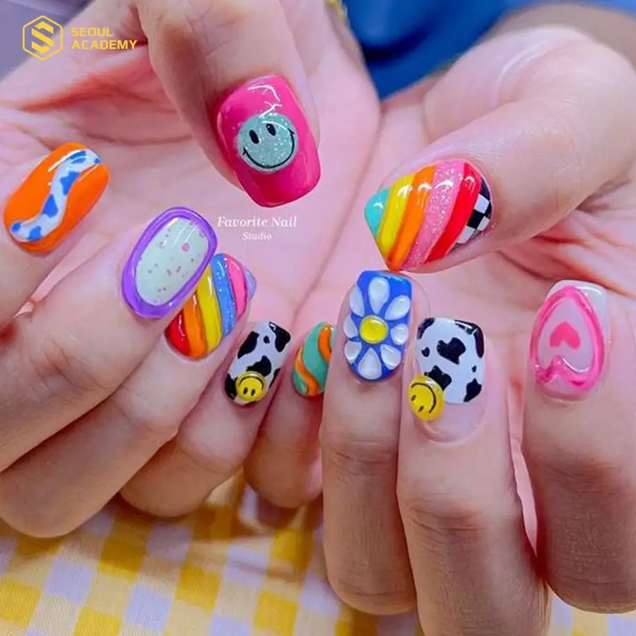 Nail mùa hạ sặc sỡ