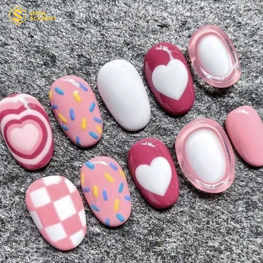 Mẫu nail hồng được thiết kế rất đơn giản