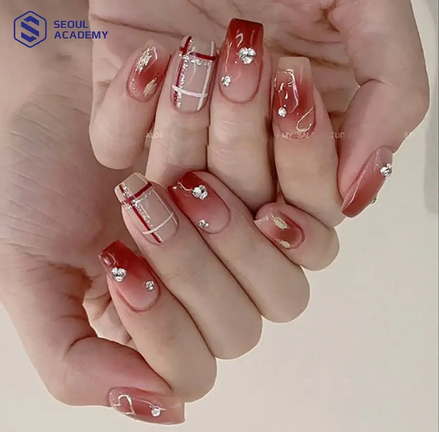 Mẫu nail ombre màu đỏ mận kết hợp đính đá sang chảnh