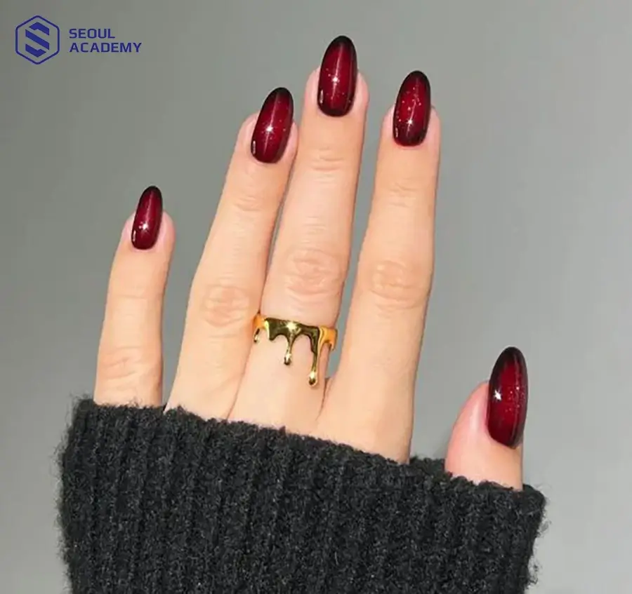 Nail mắt mèo màu đỏ mận cực kỳ tôn da và sang chảnh