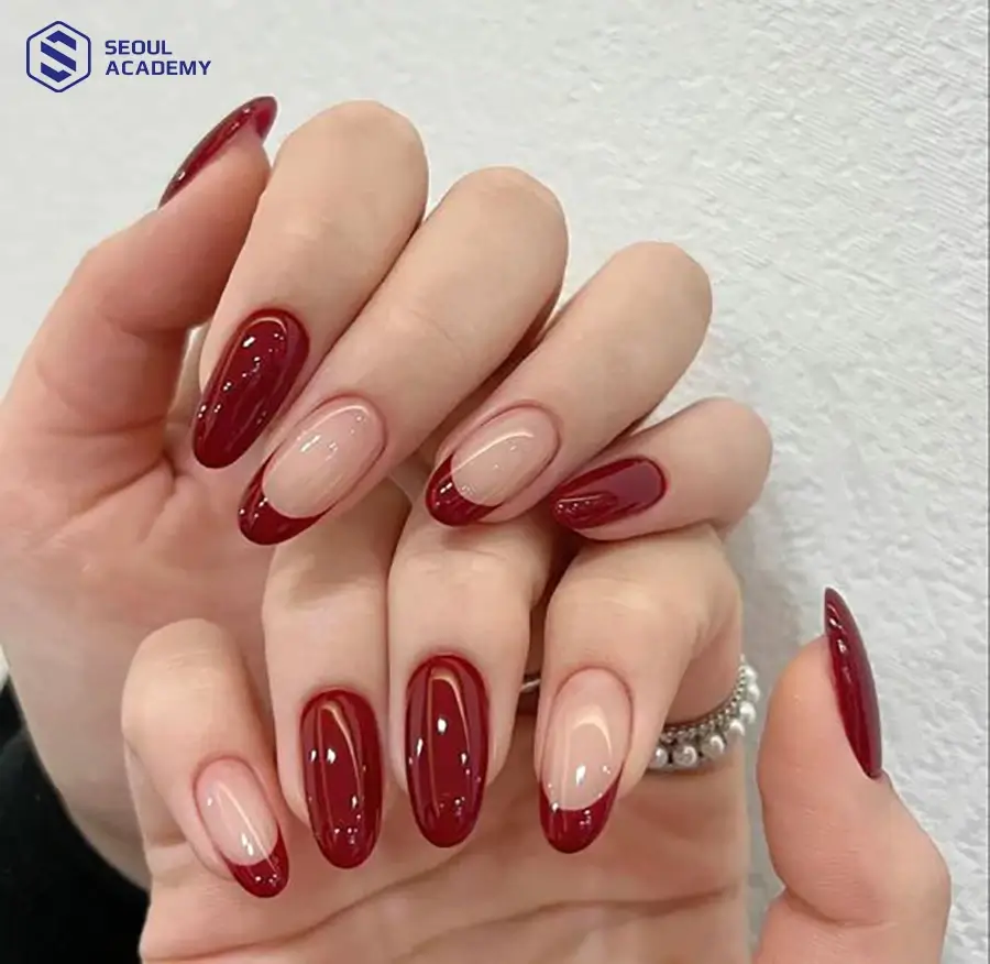 Bộ móng sơn kỹ thuật french màu đỏ mận cực kỳ nổi bật và cuốn hút