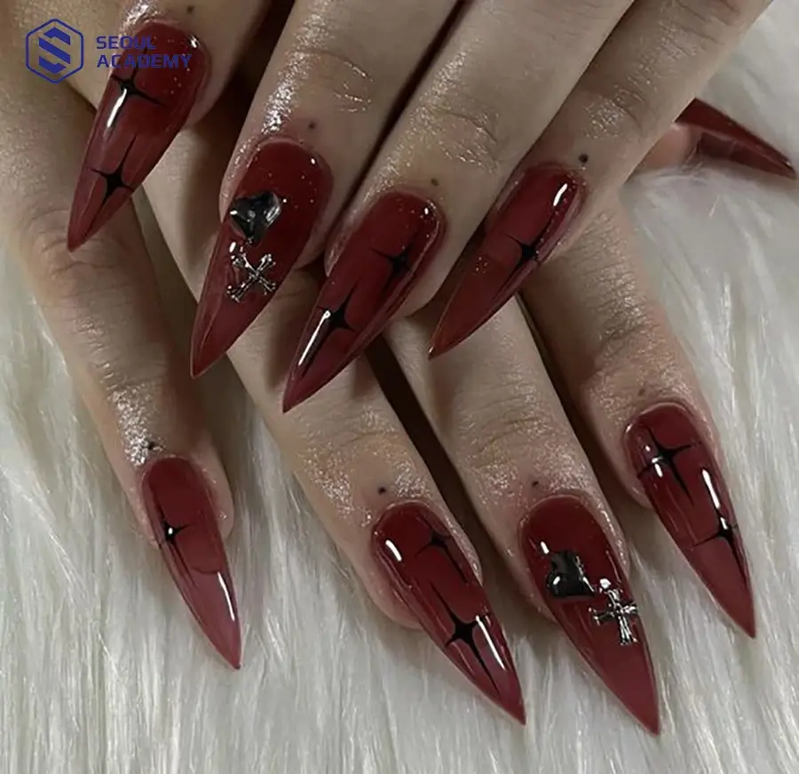 Mẫu nail đỏ mận mang phong cách cá tính dành cho các cô nàng “chất chơi”