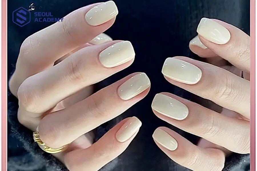 Màu sơn móng thanh lịch, sang trọng