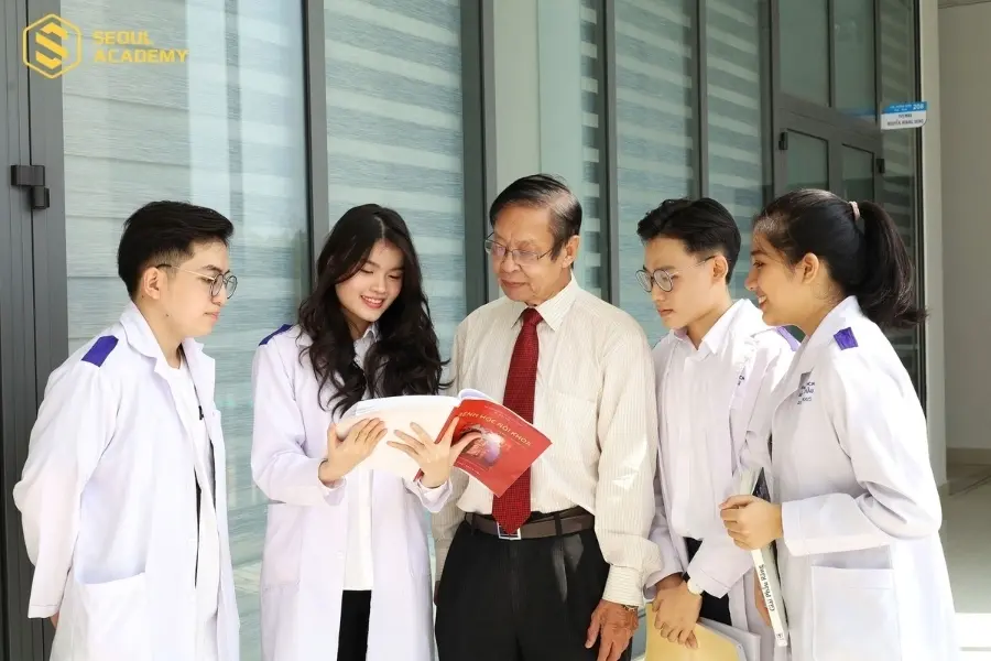 Y học là ngành đòi hỏi cao về kiến thức chuyên môn
