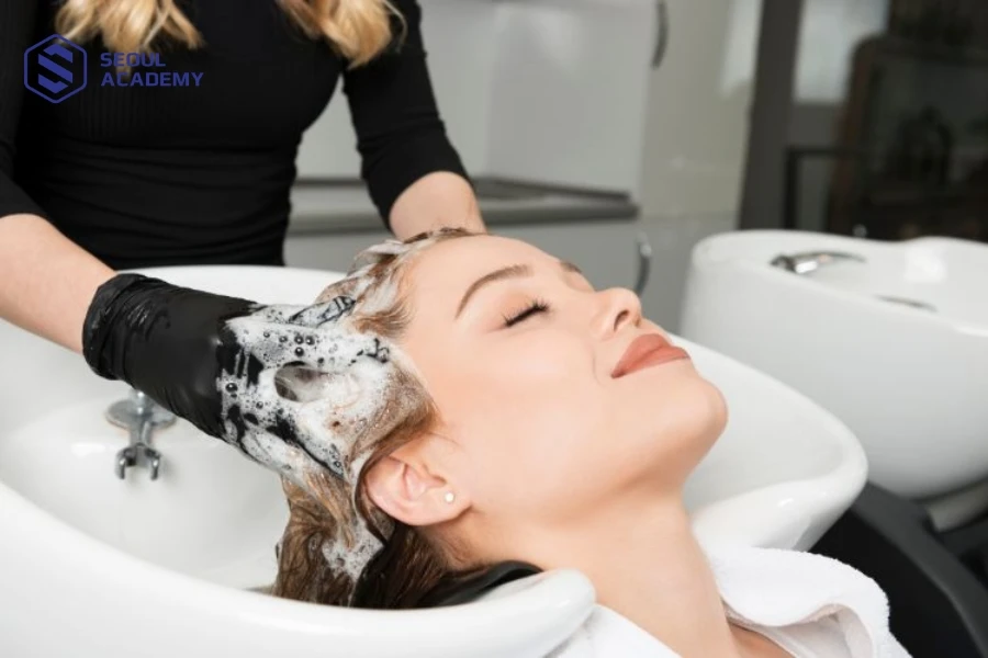 Gội đầu là một trong những nghề tiềm năng tại Mỹ