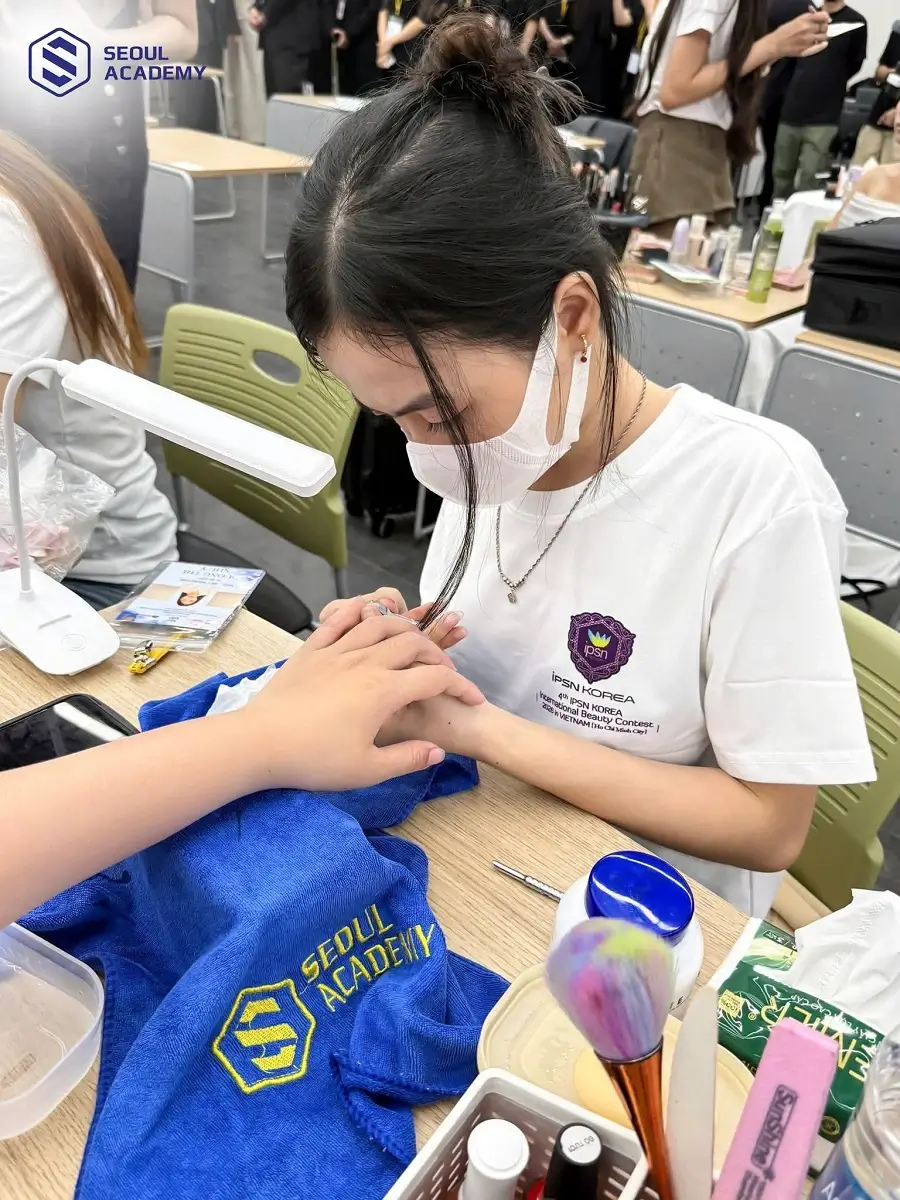 Nghề nail cần sự rèn luyện tay nghề thường xuyên để đáp ứng được nhu cầu làm đẹp đa dạng của khách hàng