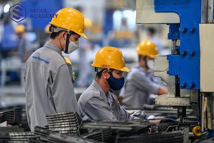Cơ khí là lĩnh vực phù hợp với nam giới