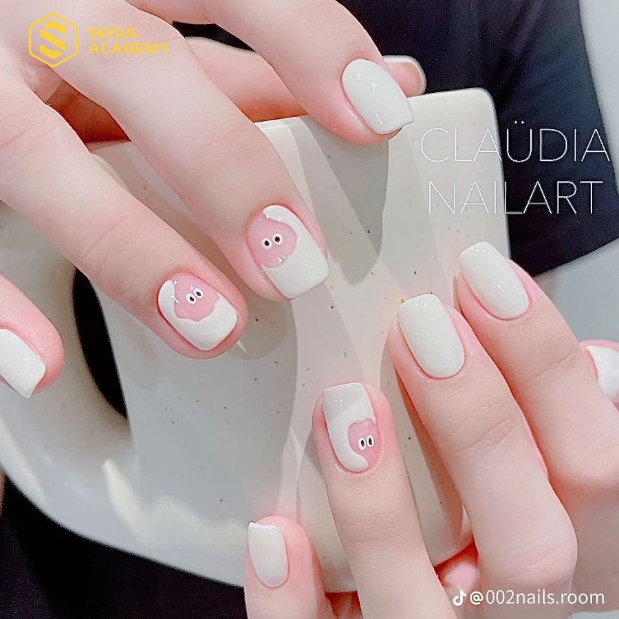 Lựa chọn form móng cho ngón tay ngắn mập cần dựa trên những nguyên tắc nhất định giúp tạo hiệu ứng cho đôi bàn tay thon dài hơn