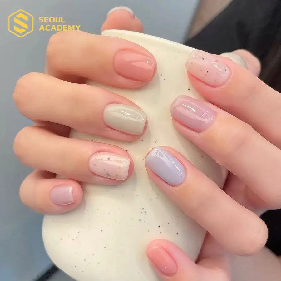Gam màu pastel với những sắc thái nhẹ nhàng, tươi sáng cho đôi bàn tay