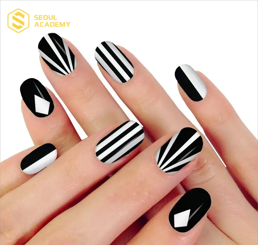 Nail sọc dọc giúp tạo hiệu ứng kéo dài móng thích hợp cho người muốn ăn gian chiều dài móng