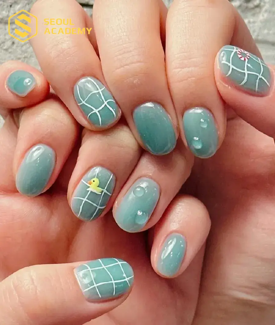 Sọc nhiều màu giúp bạn có bộ nail sống động, nổi bật