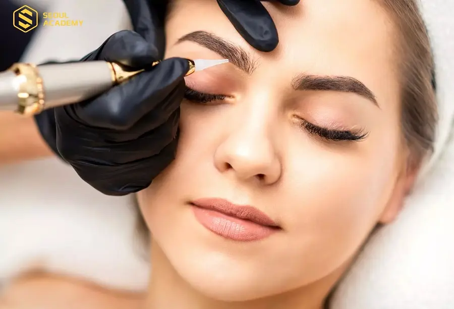 Nếu phun mày bởi kỹ thuật viên tay nghề yếu có thể là nguyên nhân khiến mày thật bị rụng