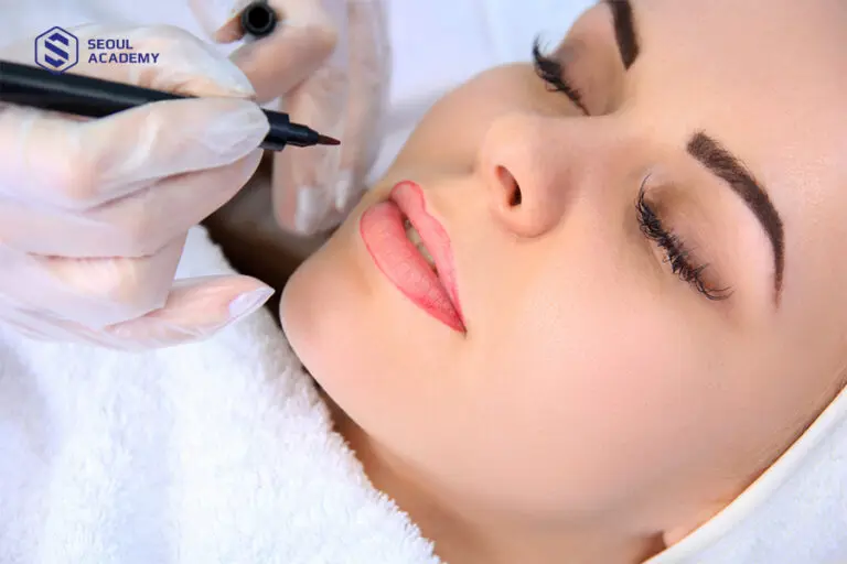 Nguyên nhân môi trên đậm màu hơn môi dưới sau khi phun đến từ tay nghề kỹ thuật viên