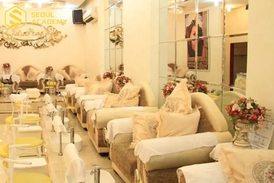 Không gian rộng rãi, thoáng mát và hiện đại của Jolie Pang Nail