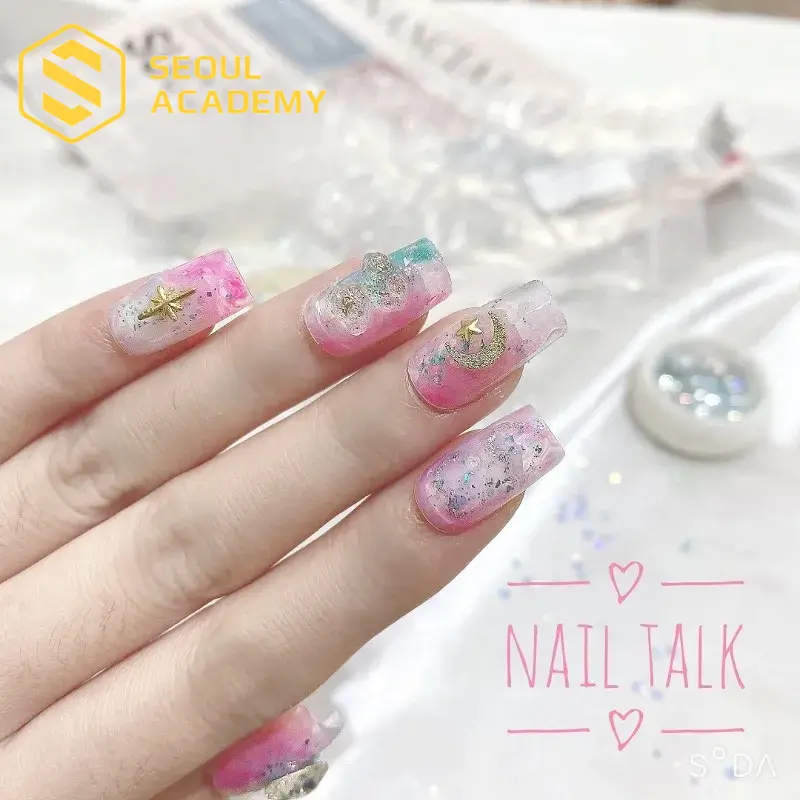 Nail Talk còn thường xuyên cập nhật các mẫu nail hiện đại, đem đến sự đa dạng