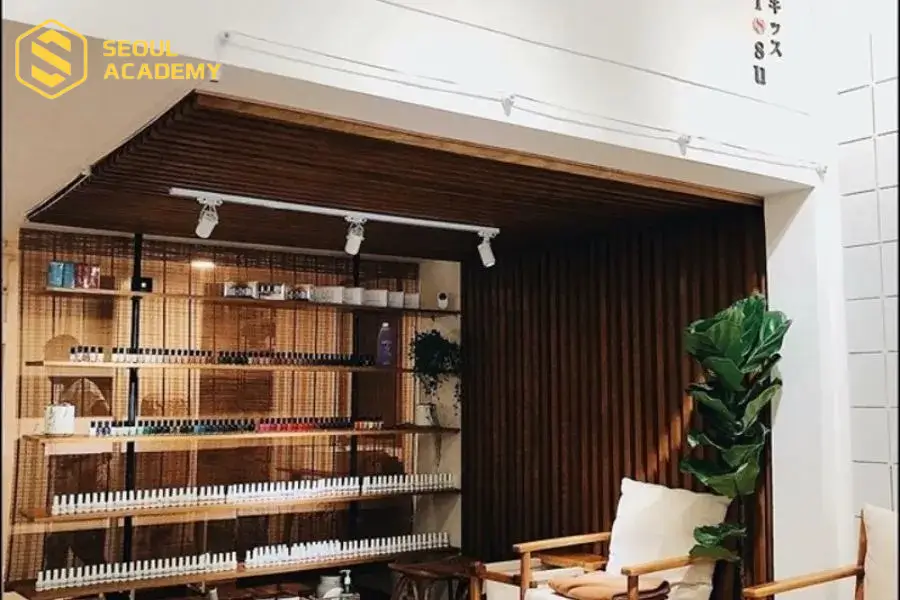 Sử dụng loại sơn cao cấp và vị trí ngay trung tâm thành phố tạo nên đẳng cấp của Kissu Nail Bar