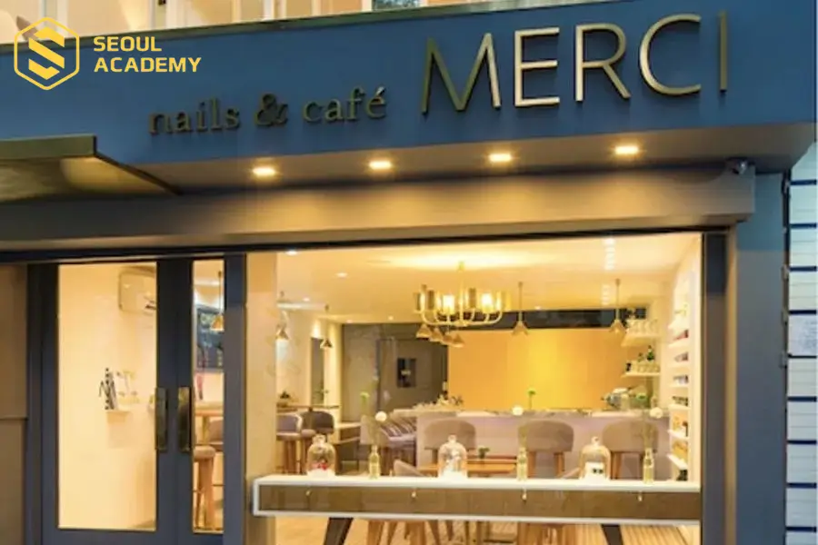Cách bày trí của Merci Nail khiến bạn cảm thấy như đang bước vào một tiệm cafe hay bar