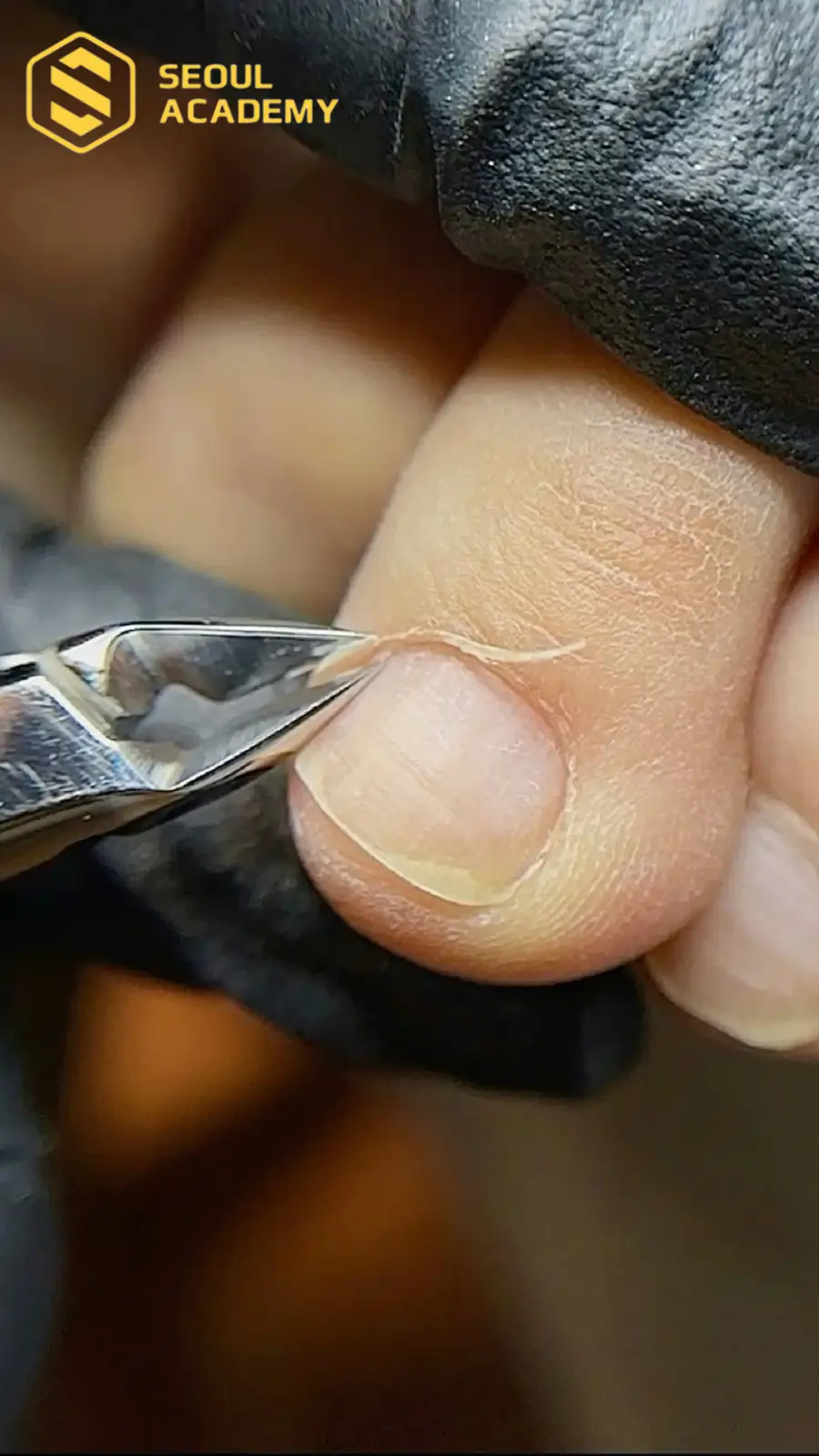Dịch vụ chăm sóc móng cho nam chuyên nghiệp tại Kissu nail Bar