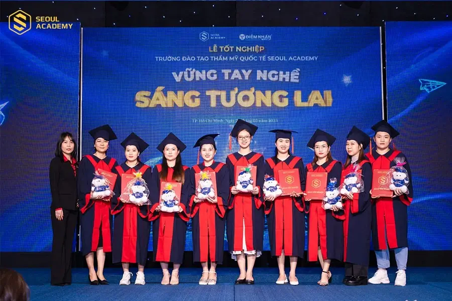 Bằng tốt nghiệp là mơ ước của cuộc đời mỗi sinh viên