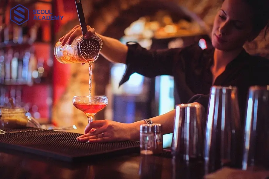 Bạn cũng có thể tham khảo về nghề pha chế