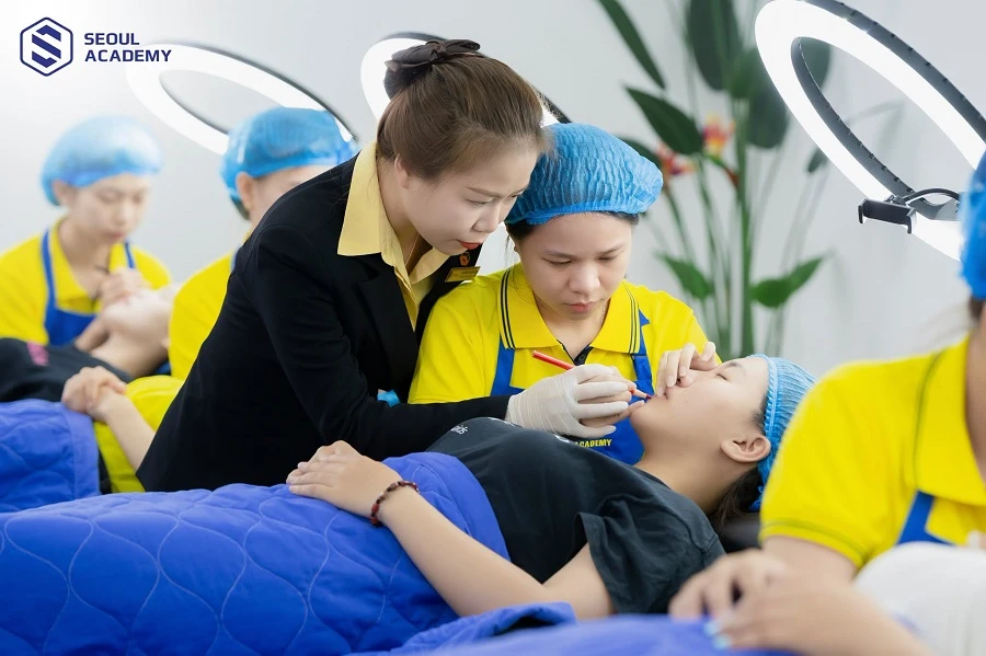 Nên học nail hay phun xăm phụ thuộc vào khả năng và sở thích của mỗi người