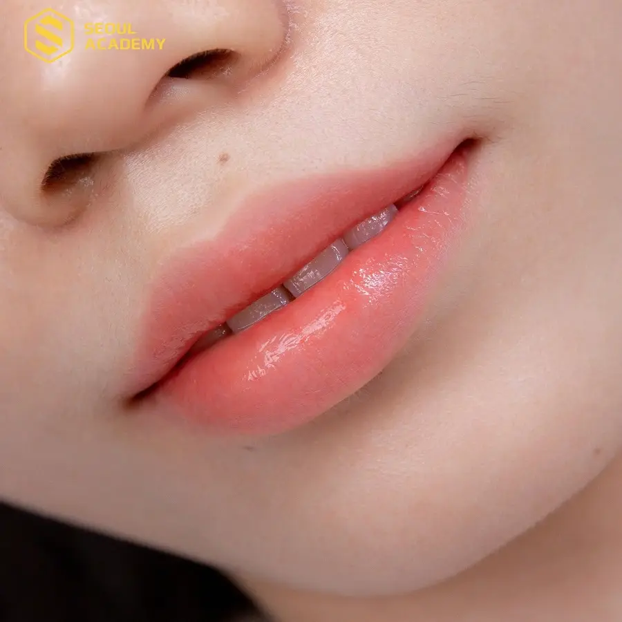 Phun môi màu cam san hô tươi tắn cho độ tuổi 35