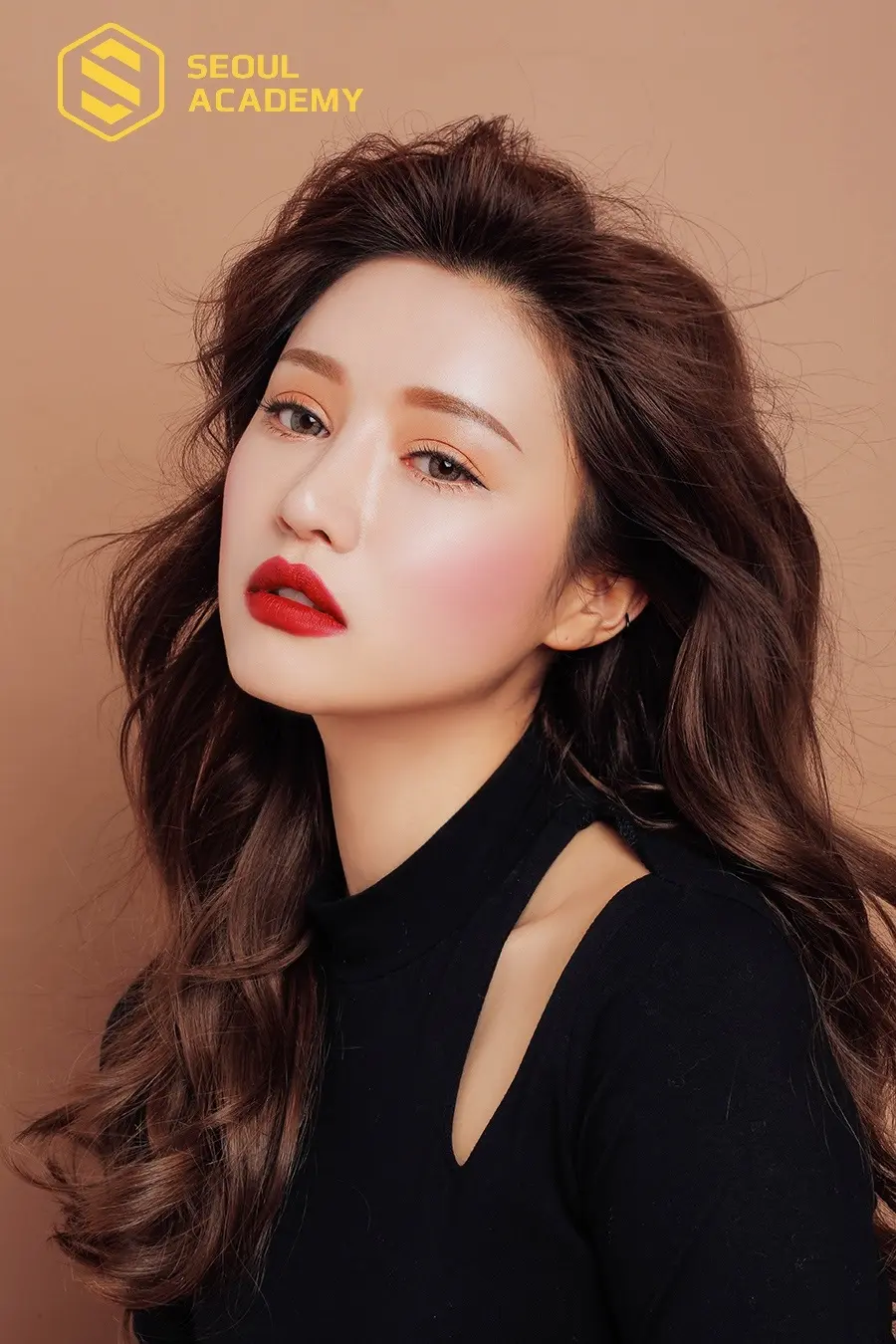 Phun môi đỏ ruby mang sắc đỏ trầm có chiều sâu