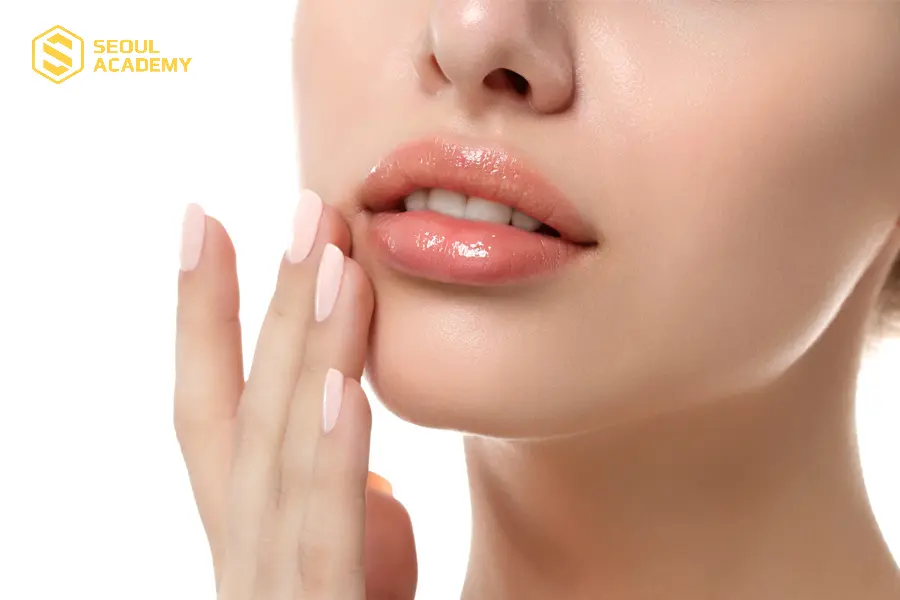 Kỹ thuật phun môi pha lê thực hiện rất nhanh và mau lành