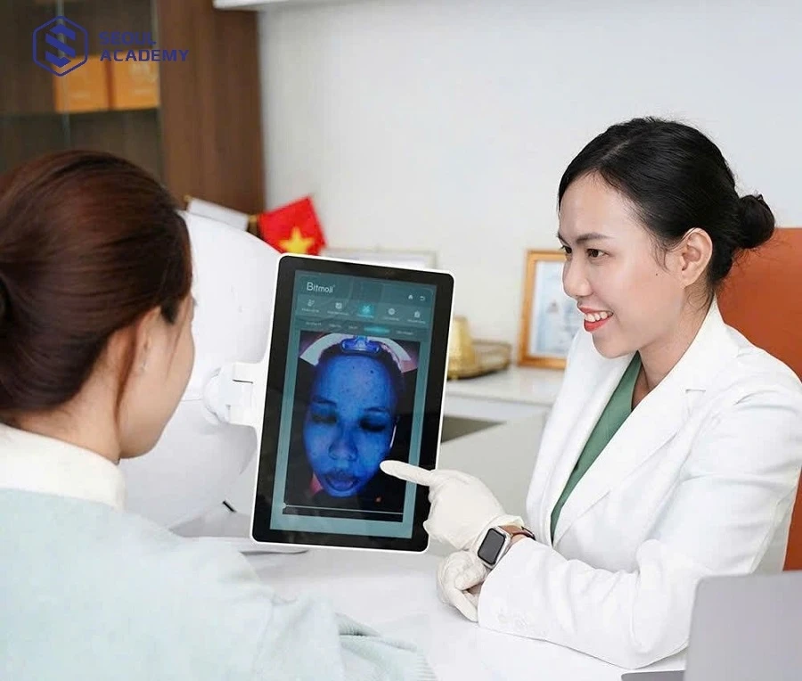 Bác sĩ da liễu làm việc tại các thành phố lớn có thu nhập cao hơn