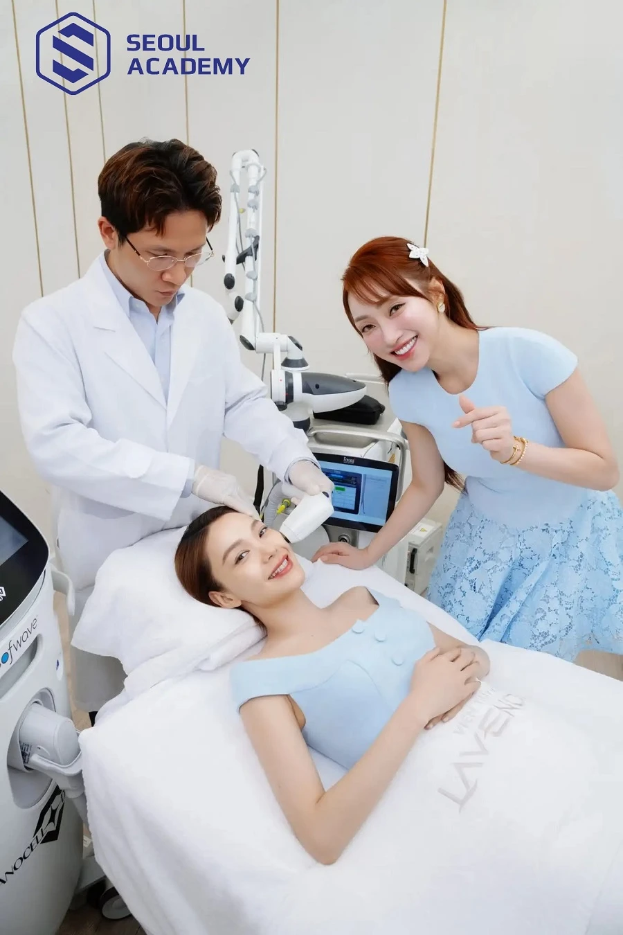 Để có thể tăng thêm thu nhập, bác sĩ da liễu cần trang bị nền tảng y khoa vững chắc và không ngừng học lên cao, trau dồi thêm kiến thức