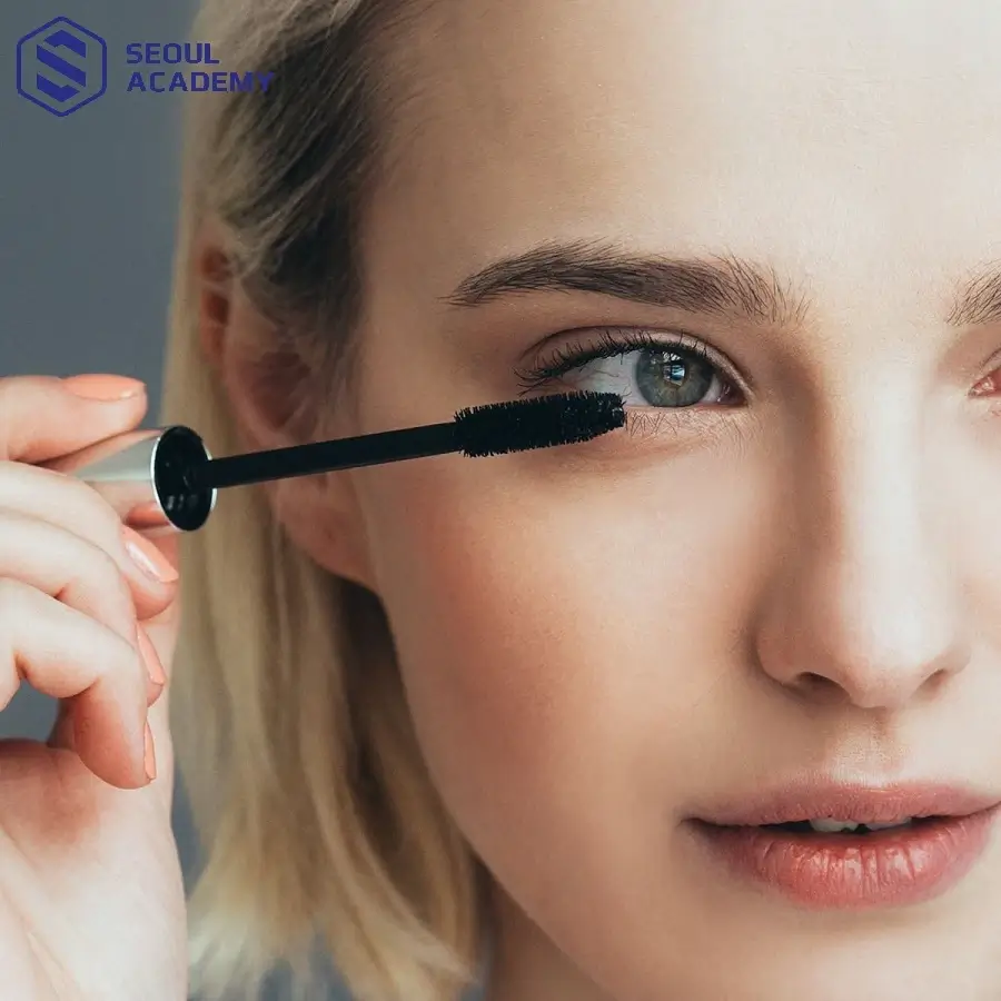 Chuẩn bị đầy đủ dụng cụ trước khi chải mascara