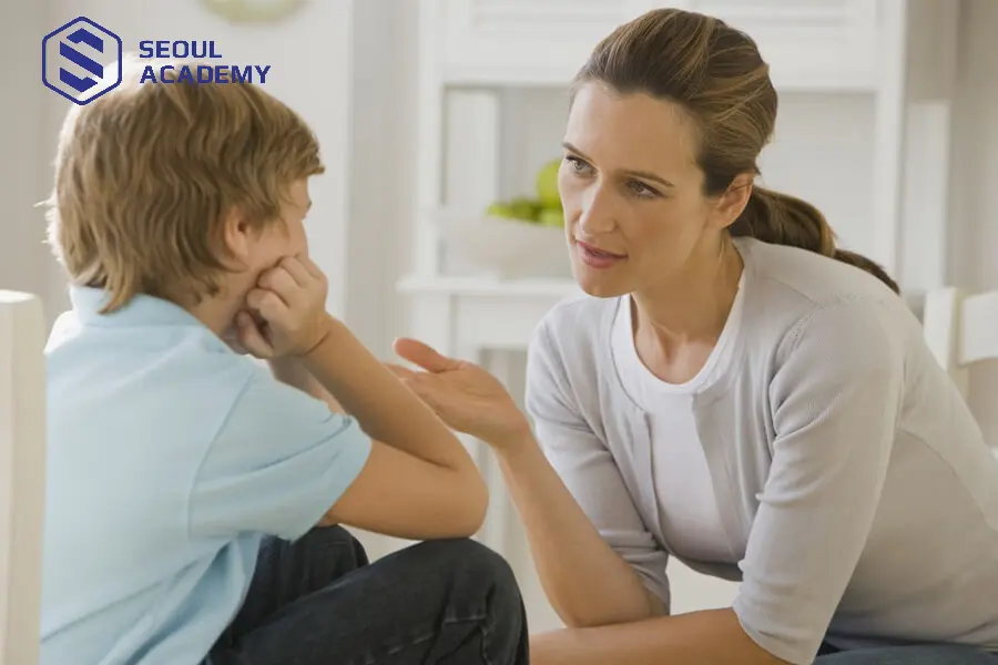 Động viên và khen ngợi khi học sinh làm đúng