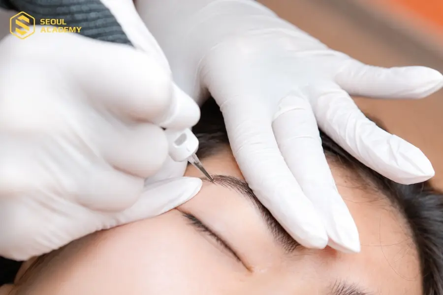 Silkbrows mang lại đường nét tự nhiên cho đôi mày của bạn