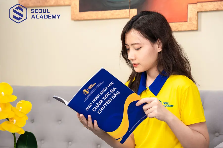 Nên tìm hiểu về năm xuất bản trước khi mua giáo trình