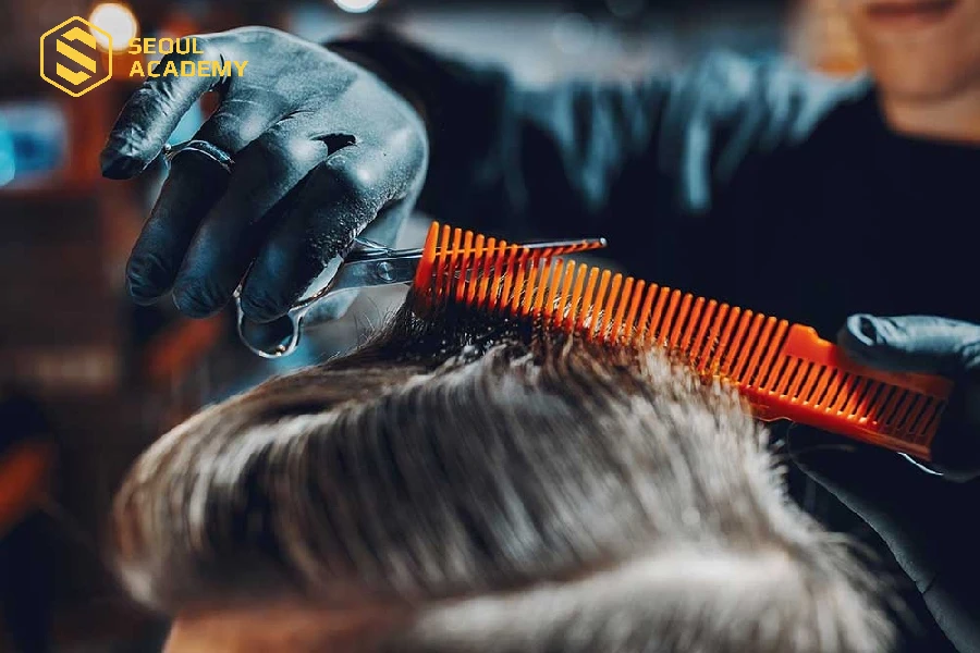 Bụi tóc là sản phẩm không mong muốn sinh ra trong quá trình cắt, tạo kiểu tóc