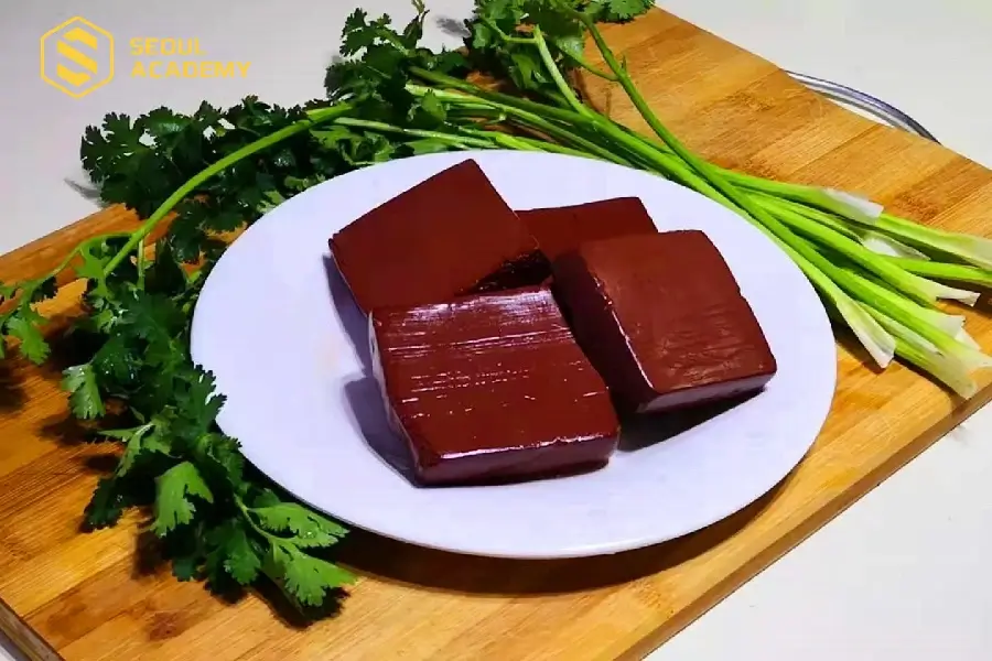Huyết lợn là phương pháp khắc phục tác hại của việc hít phải bụi tóc