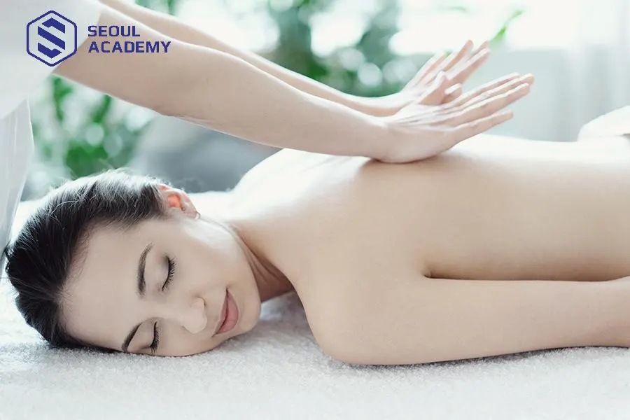 Xoa bóp cơ thể với lực tuỳ vào vùng cơ thể phù hợp