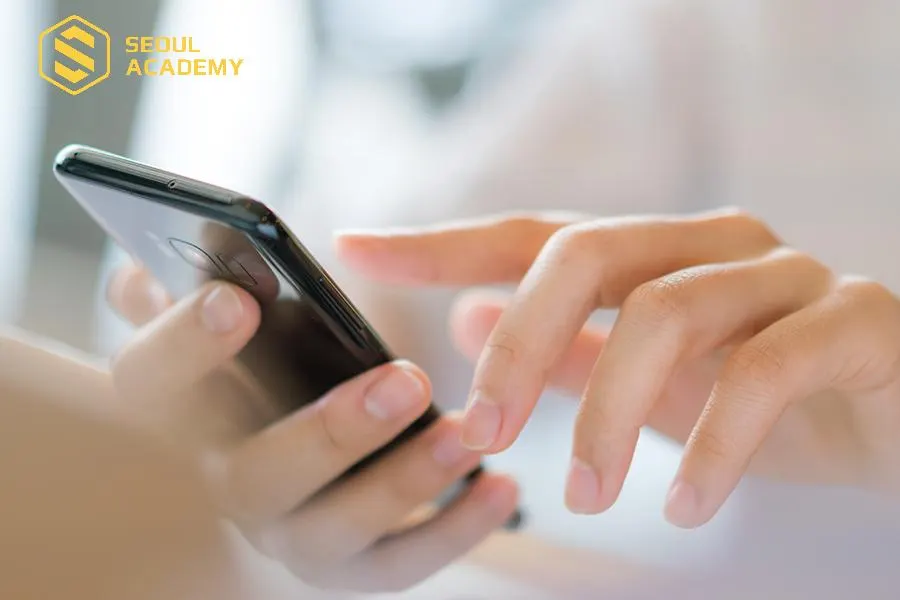 Học nghề tóc online chỉ cần sử dụng điện thoại thông minh hoặc máy tính