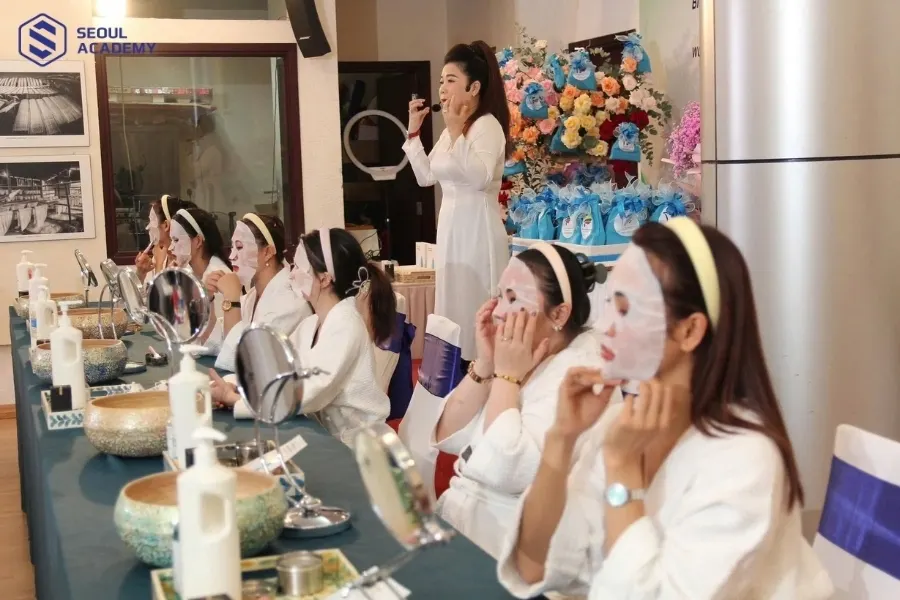 Nhà văn hóa phụ nữ còn có những khóa học chăm sóc da cá nhân