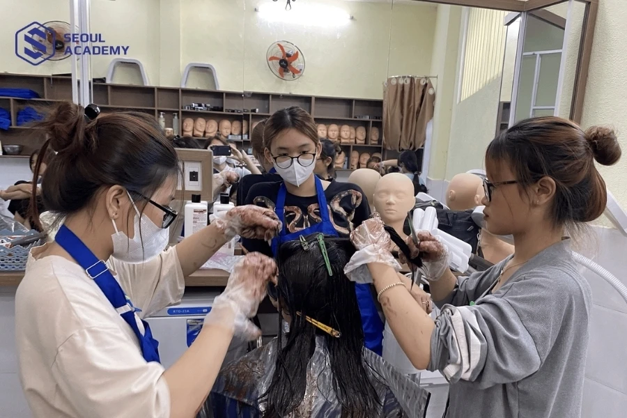 Nghề tóc mang lại thu nhập hấp dẫn
