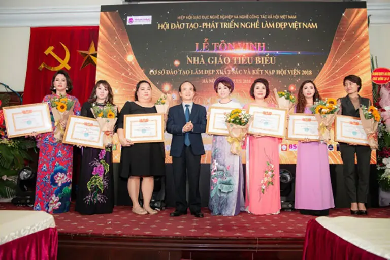 Giảng viên của Thiên Kim có 20 năm trong lĩnh vực giảng dạy phun xăm thẩm mỹ