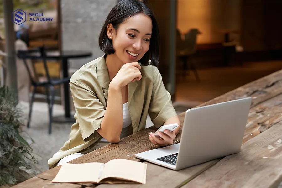 Địa điểm và thời gian học linh hoạt là ưu điểm của học spa online