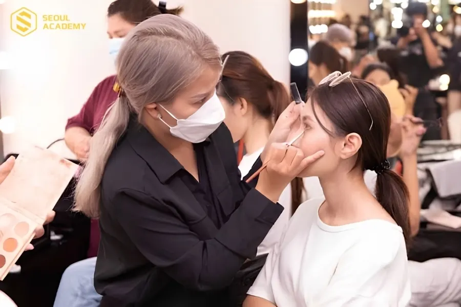 Nắm vững kiến thức trang điểm tại học viện thẩm mỹ DIVA