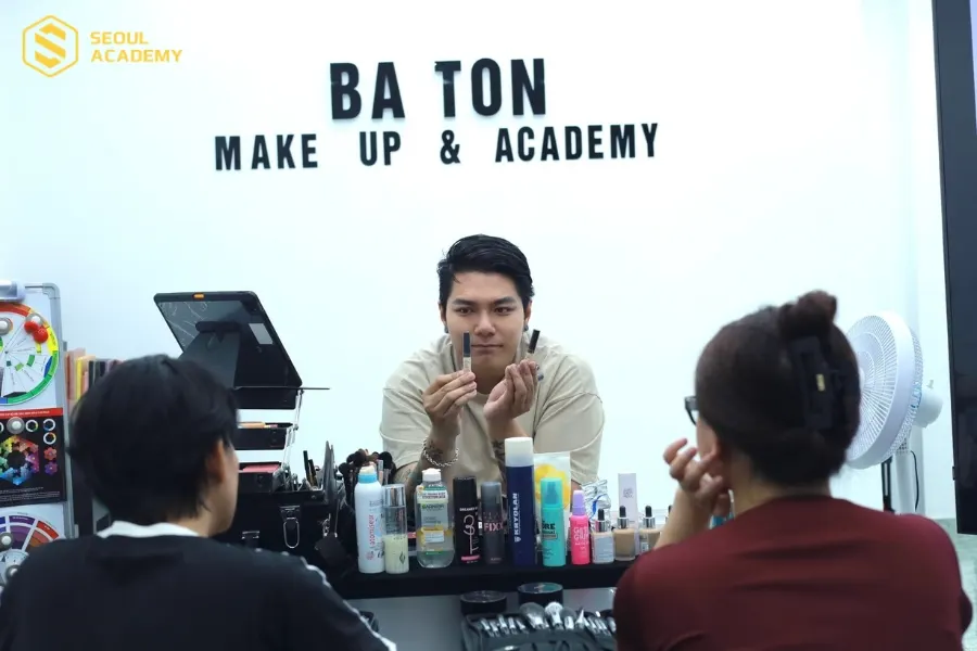 Baton Makeup & Academy là địa chỉ được nhiều người quan tâm khi muốn học trang điểm
