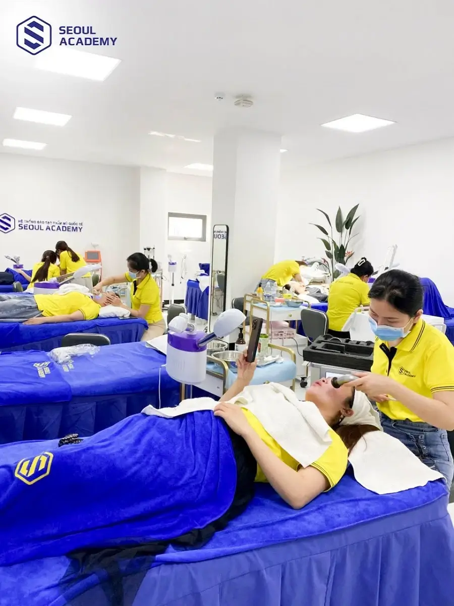 Môi trường học tập đầy đủ trang thiết bị hiện đại
